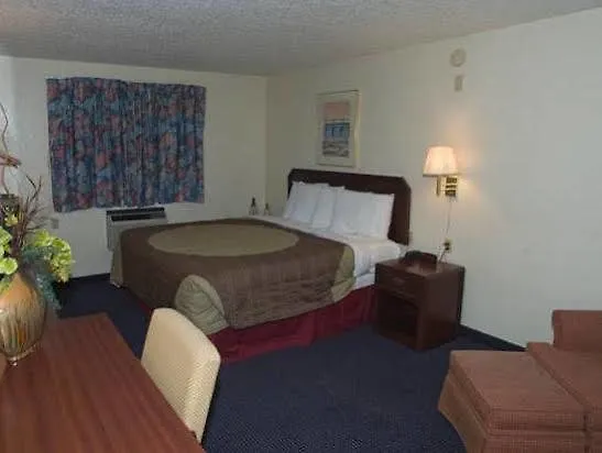 The Lodge At Pensacola Ferry Pass 2*,