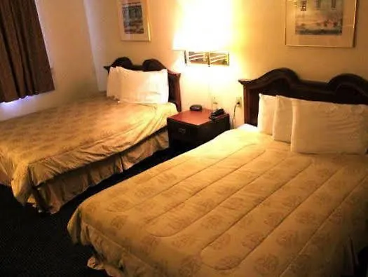 The Lodge At Pensacola Ferry Pass Motel